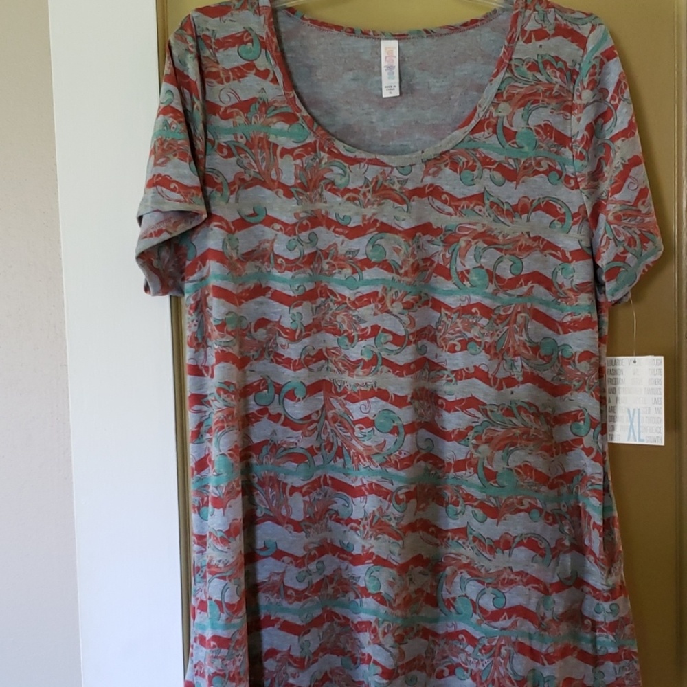 Lularoe classic tee